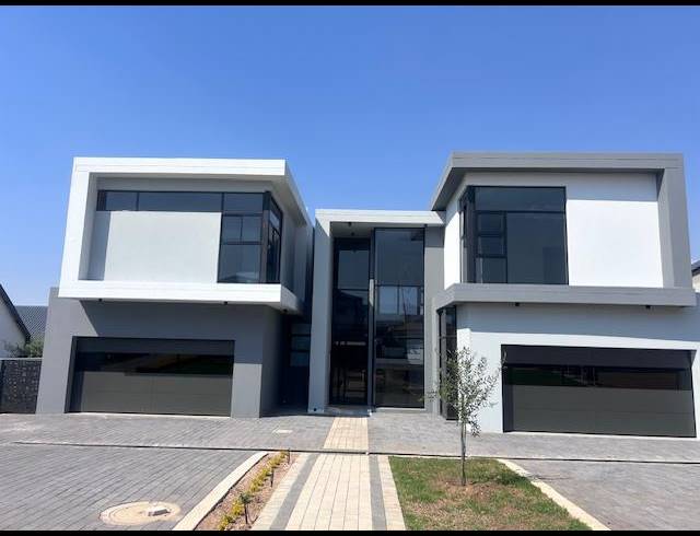 5 BEDROOM HOUSE FOR SALE IN SIX FOUNTAINS RESIDENTIAL ESTATE